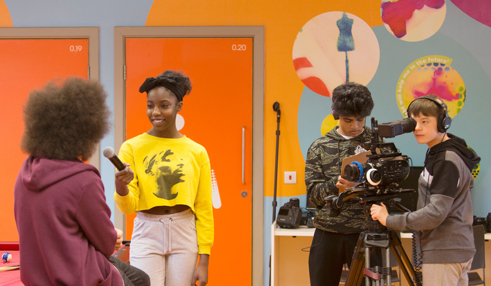 Kids filming a project with a videocamera